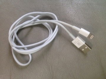 iPhone 5底座連接線曝光 未來(lái)或采用9針設(shè)計(jì)，打破傳統(tǒng)數(shù)據(jù)線格局